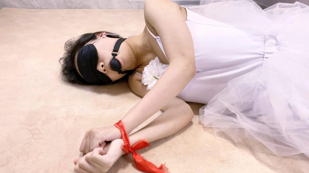 《芭蕾劫》-芭蕾舞蹈服+丝带捆绑+口塞+脑后反绑+M开腿+放置挣扎+肉丝背后捆+并腿捆+丝袜塞嘴+放置挣扎+驷马放置+抚摸等等-3