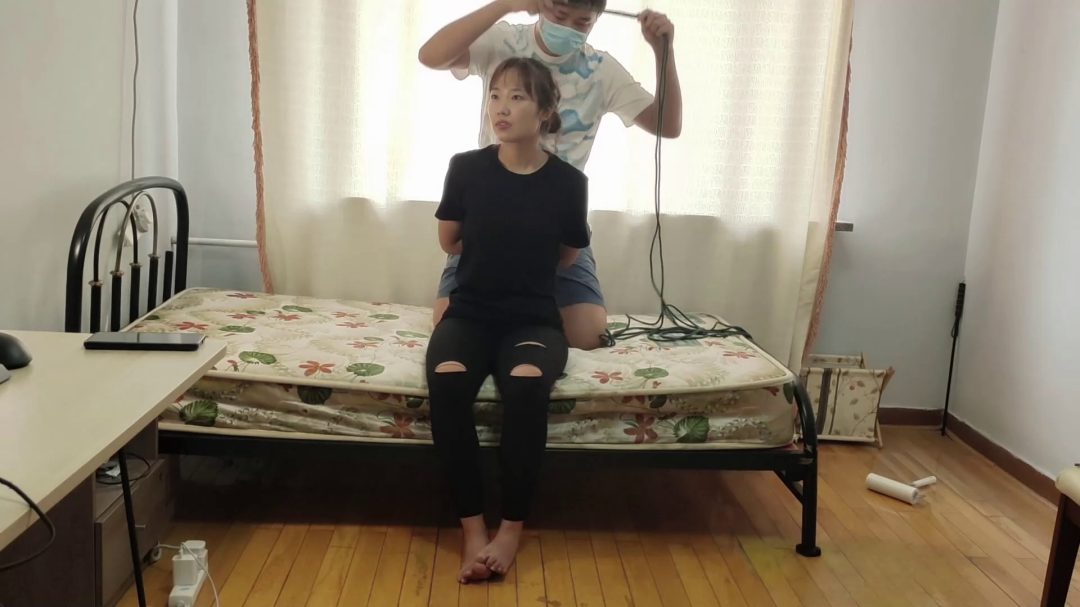 小孟试镜初绑 裸足蛇缚驷马蒙眼带口球-1