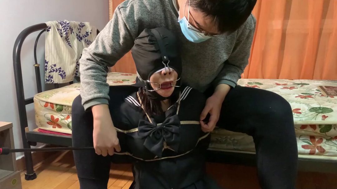 月月后手缚强制下跪 鼻钩口环丝袜套头 sp 口球 口水-5