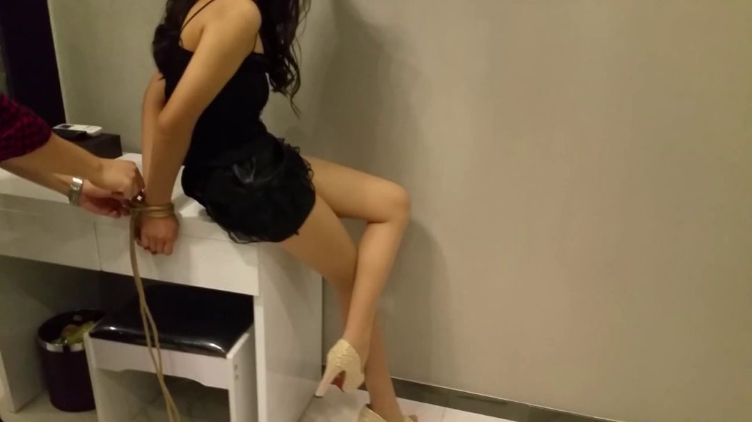 大长腿Mickey 私房诱惑 肉丝大长腿 各种捆绑 手铐任你玩-2