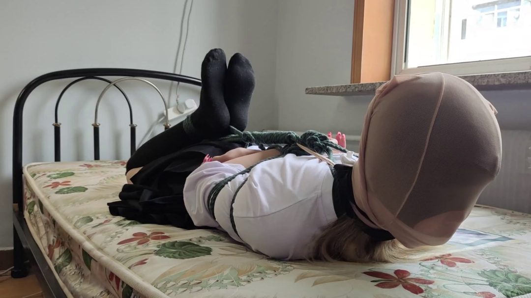 妹子的强制多次自由落体惩罚！长袜堵嘴，求饶无用，探索承受力极限-7