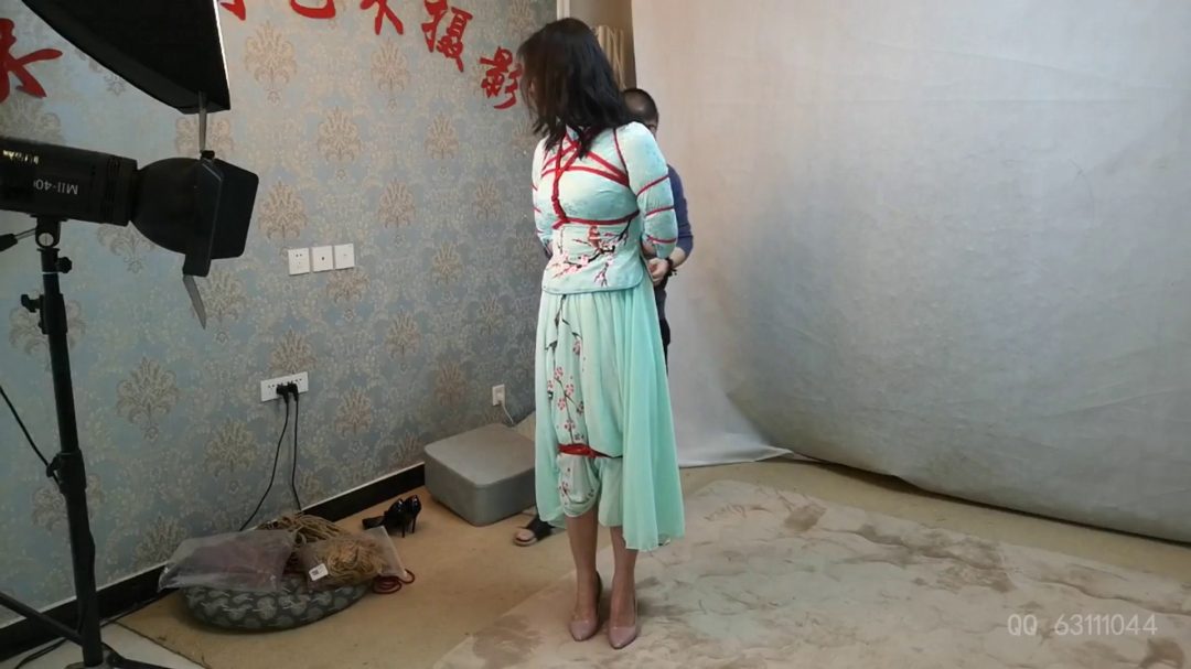 林秋初试镜 丰满异常专业模特 古装套裙捆绑-5