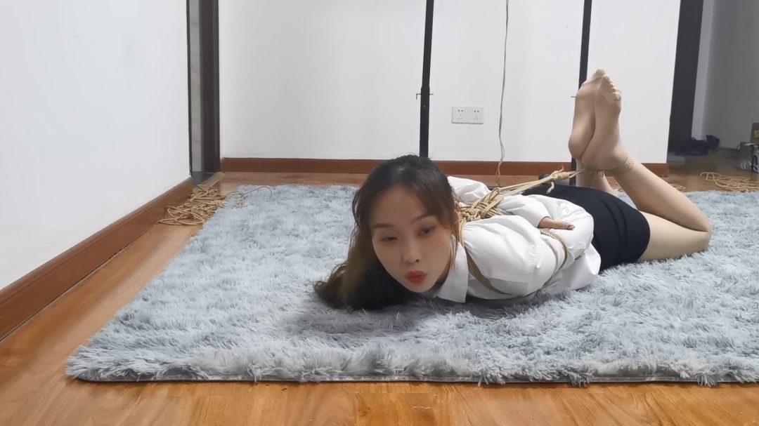 定拍甜妹雨琪紧缚实验-7