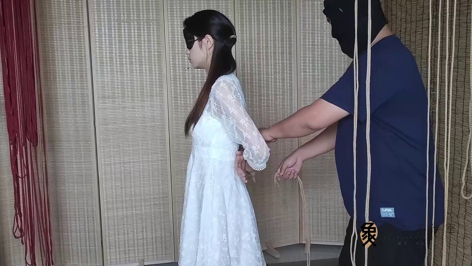 定拍人妻Miya 单脚吊,鞋内黄豆,肉丝,白短袜