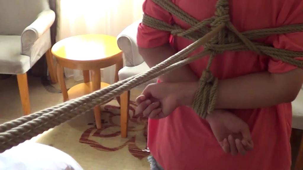 02后的她 新模舞蹈女孩佳怡 黑丝盘腿 蒙眼口塞 解缚挣扎-1