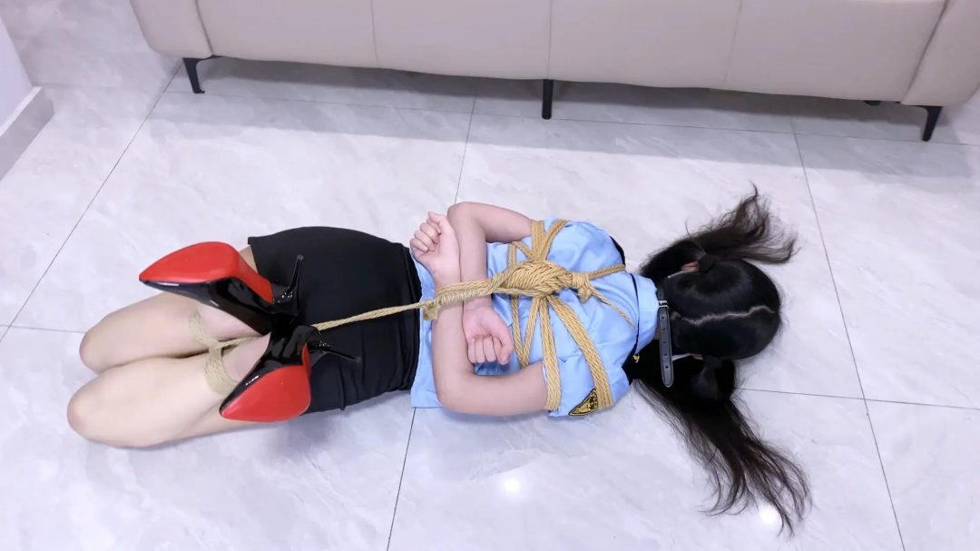 【嗷大喵】-《路崽日记》-日式紧缚,胸缚,脱袜,驷马,口球,丝袜堵嘴,放置挣扎,日式紧缚胸缚,椅子缚,胶布封嘴,开腿固定-6
