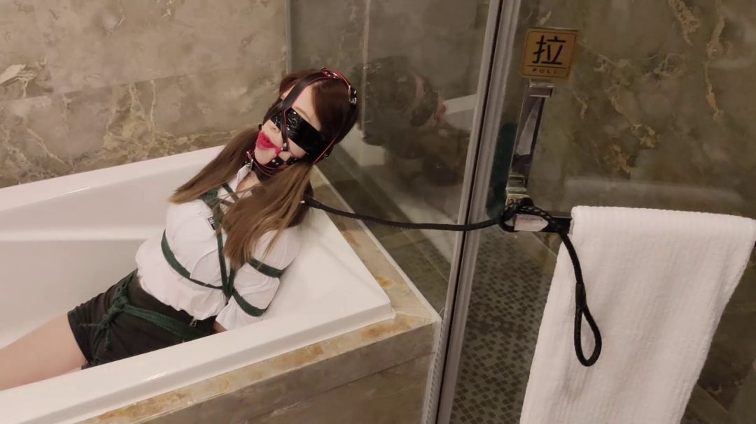 浴室禁锢美女绳m丹丹，不安分的大长腿，五星酒店实录-5