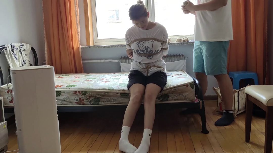 露思驷马放置少女受缚-8