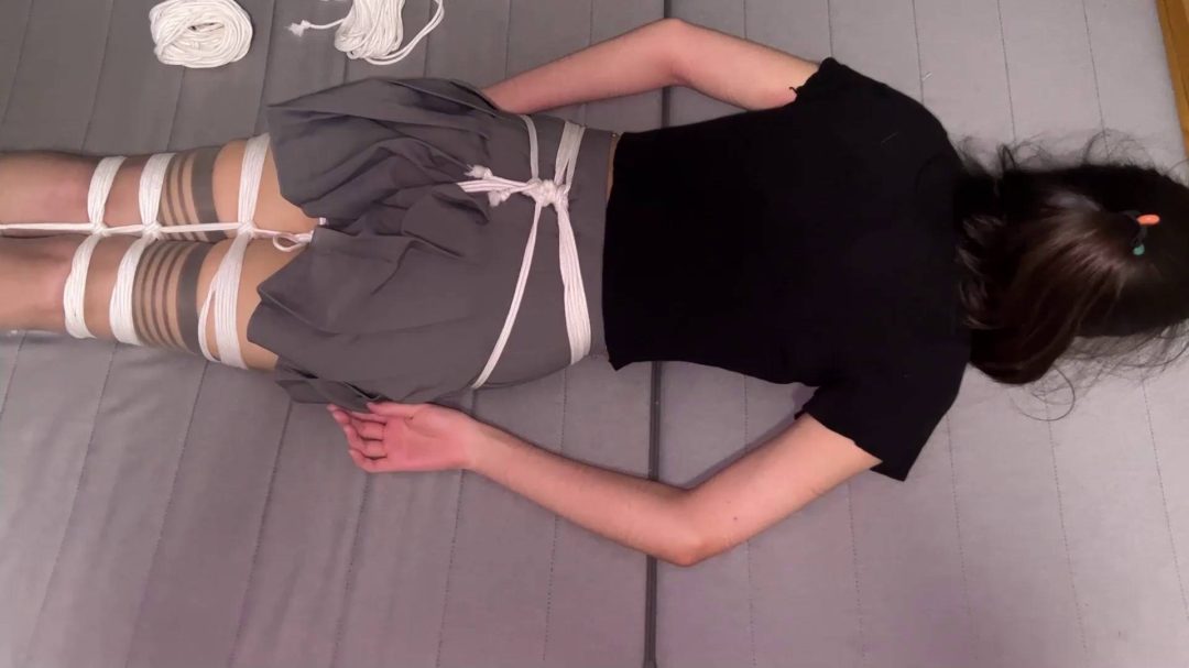 蛇缚驷马身材超好的晓欢妹子，绑到黑紫的并肘-8