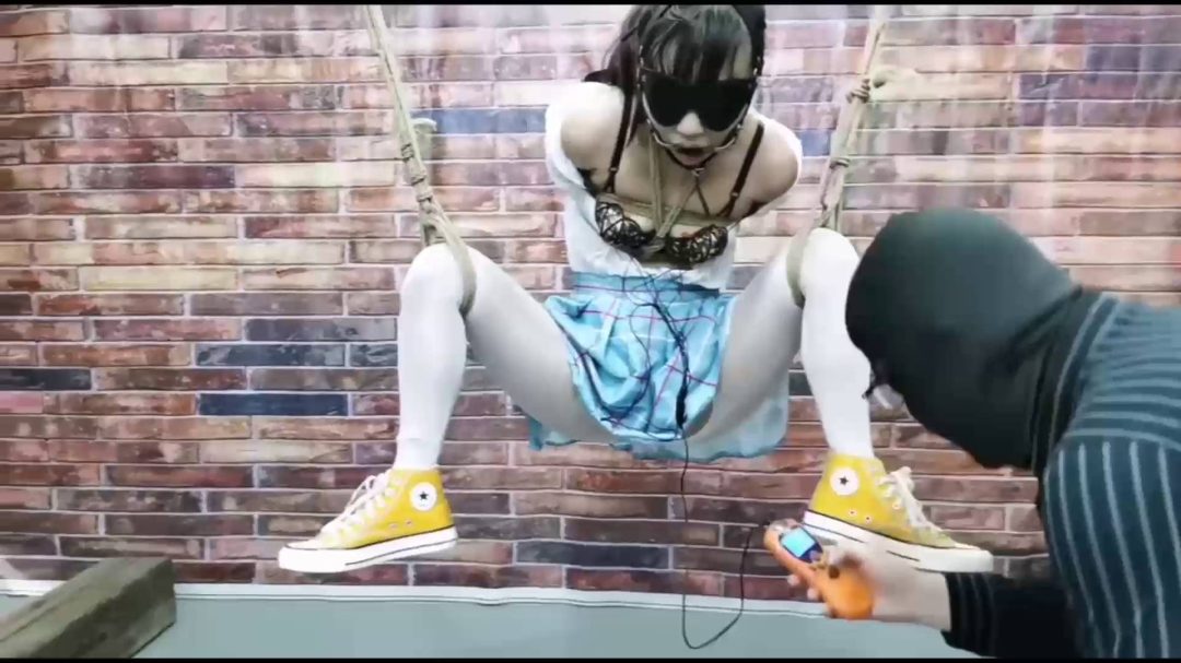 三个男S和一个女M 吊缚鞭打电击-5