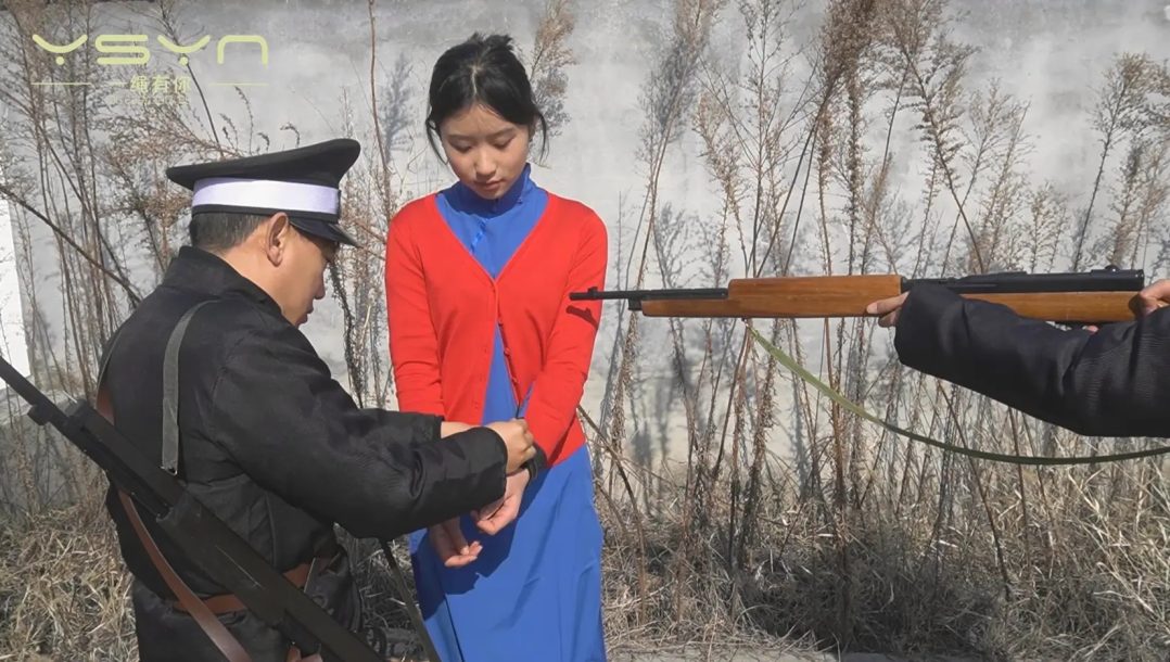 【巾帼三姐妹】为了信仰三姐妹不惧危险投身革命不幸被捕关进大牢刑房折磨晕死押赴刑场被枪决-7