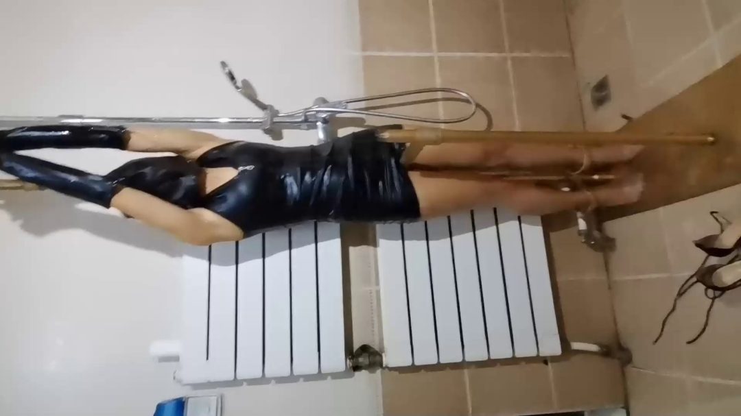 云儿自玩刑架，坐上去想下下不来-7