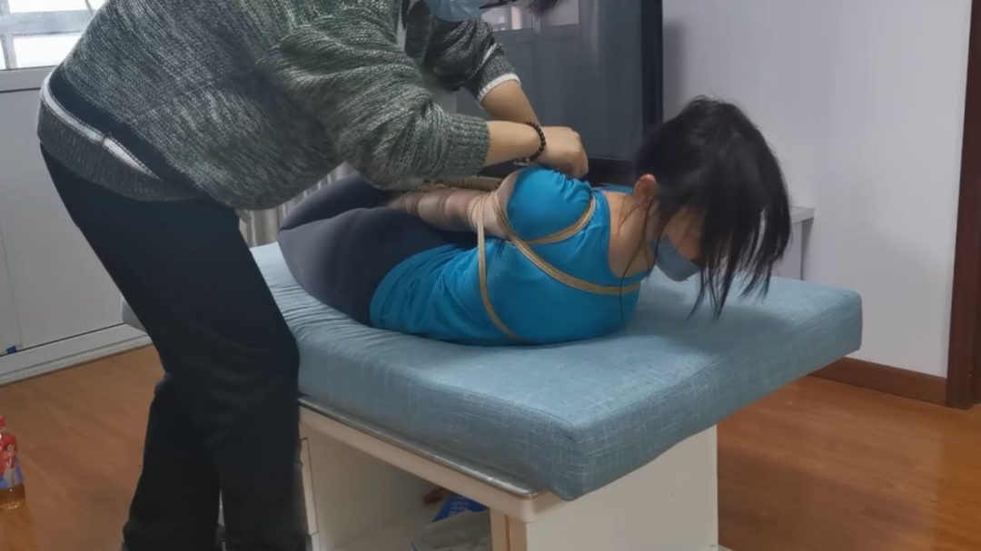 新妹子诗诗 脚尖碰到头顶的极限驷马-8