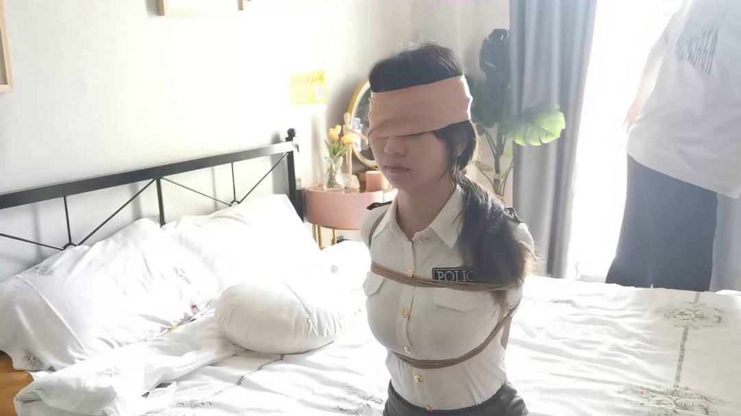 小圆直臂驷马蒙眼堵嘴放置-2