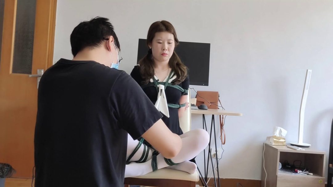 新人妹妹来试镜，体验日式坐缚-7