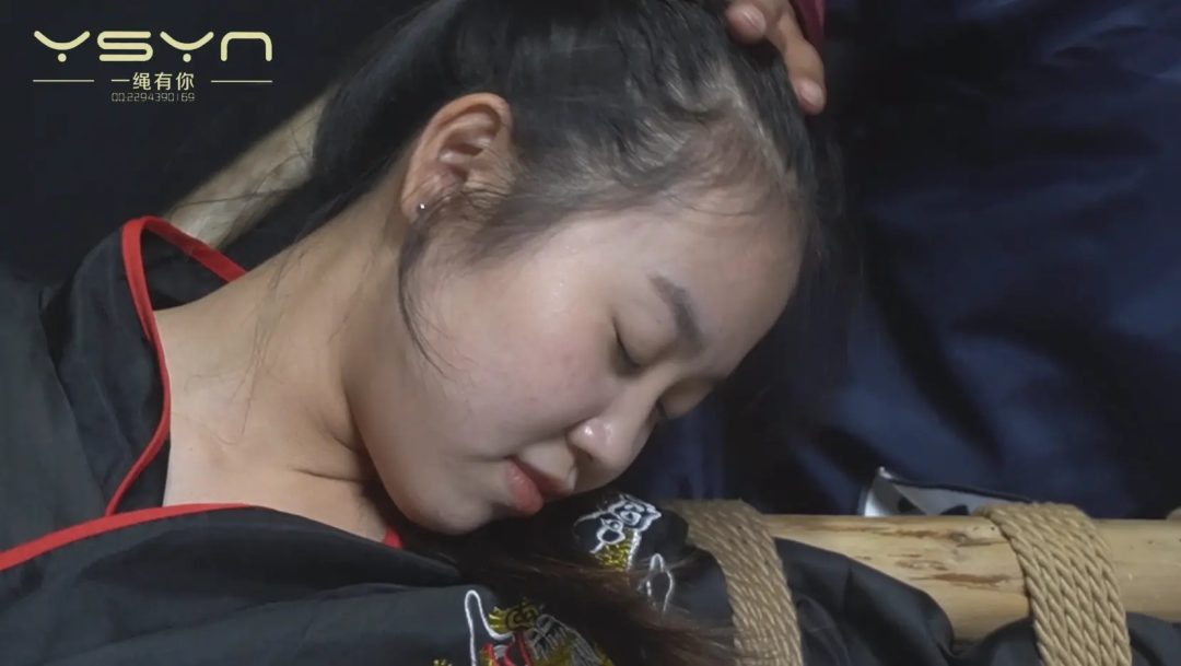 【侠女风华】女捕快押送犯人故意逃脱被问责惩罚戴上木伽打板子骑木马五花驷马鞭打挠脚心压杠子绞刑-9