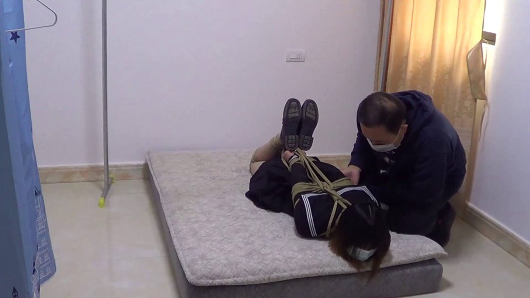 00后小美女红豆 肉丝黑色水手服 绑架放置刺激 尽显完美大长腿-5