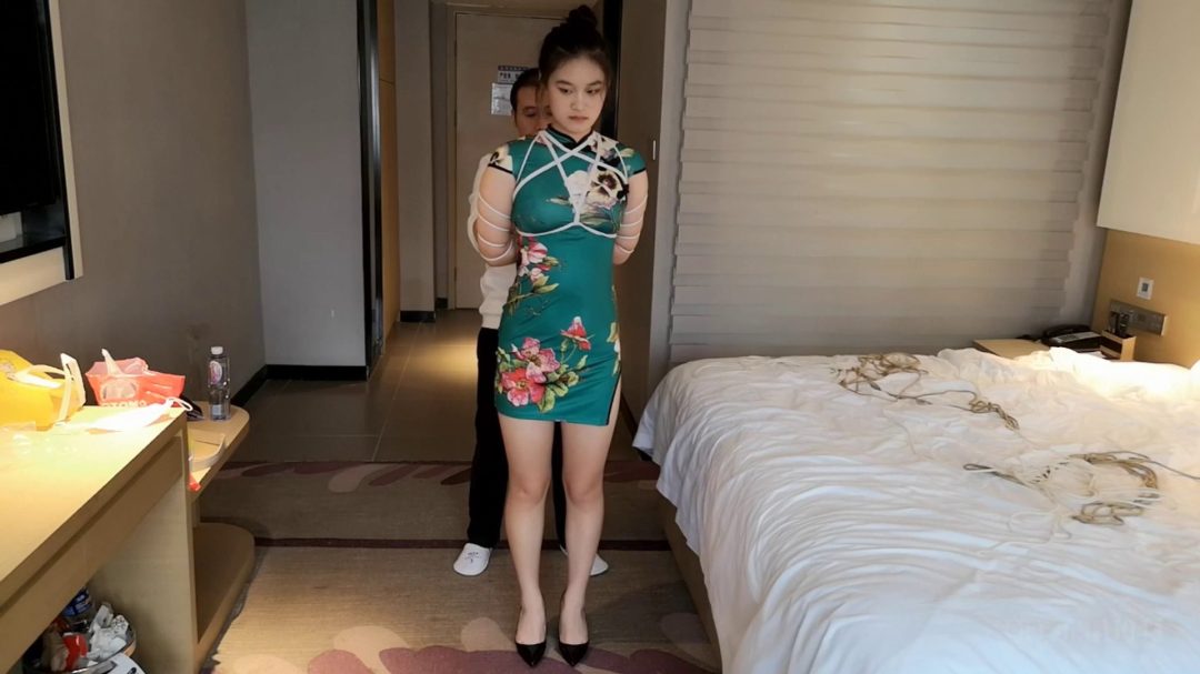 纭纭绿旗袍 五花紧缚驷马-3