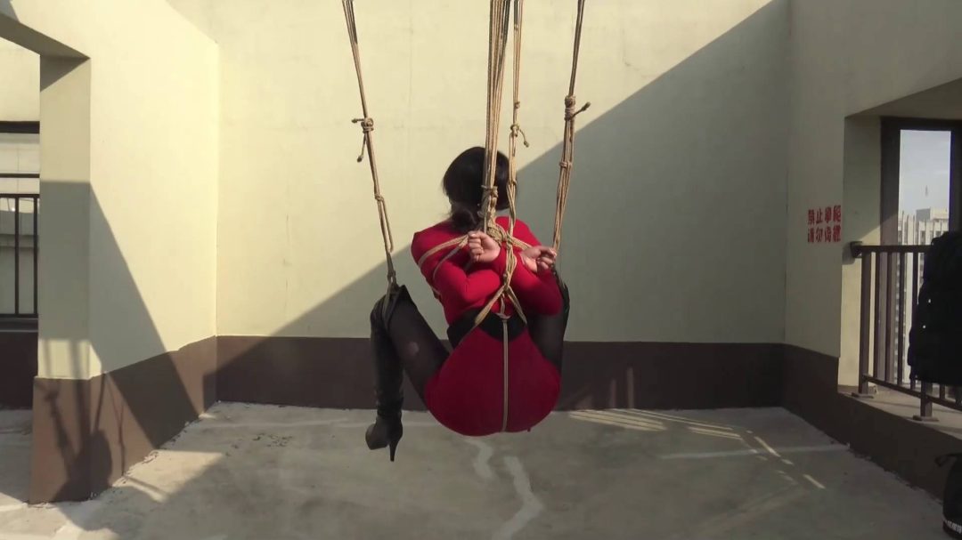 楼顶上的紧缚风采-4