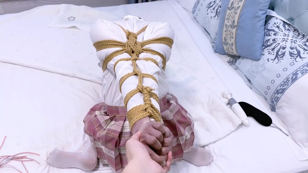 【嗷大喵】-《试拍体验》-后手观音,后高手,超紧驷马,马具口球强制抬头,sp重度抽打,放置,超紧直臂,项圈链子,撅屁股持续抽打sp等等-7