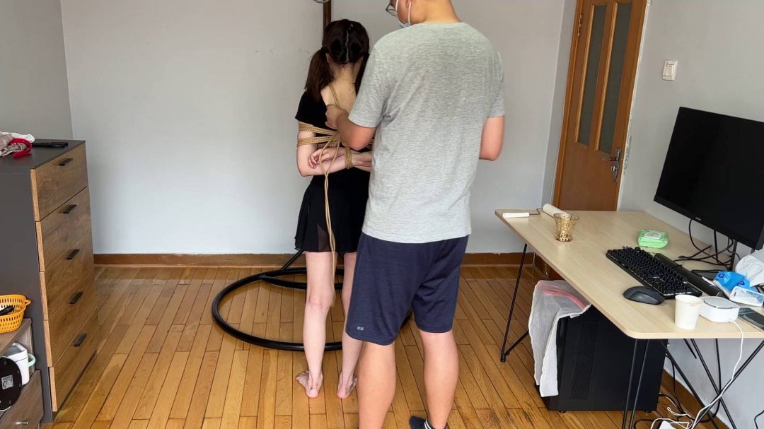 悠米绳责超紧肉团缚！海老缚！-1