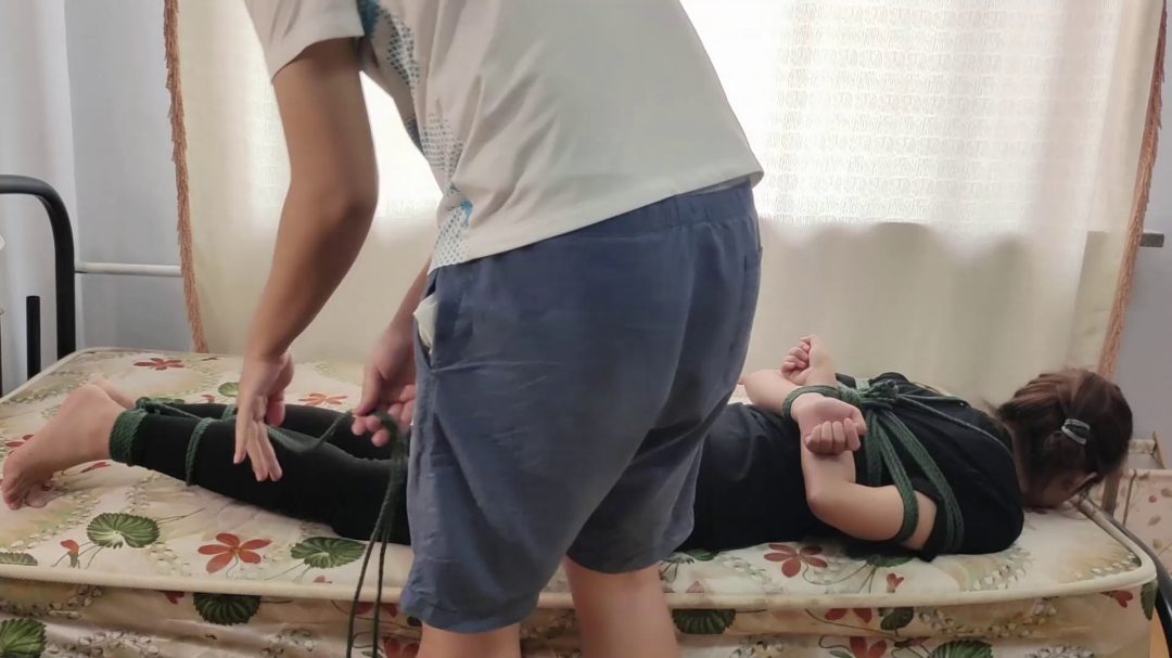 小孟试镜初绑 裸足蛇缚驷马蒙眼带口球-4