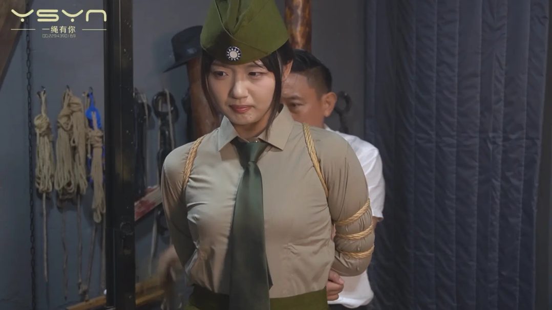 【血色娇颜】女军统蔡文雅发报被特务押到刑房大字绑老虎凳鞭打刷挠夹蜡烛烫滴脚五花大绑断头台-7