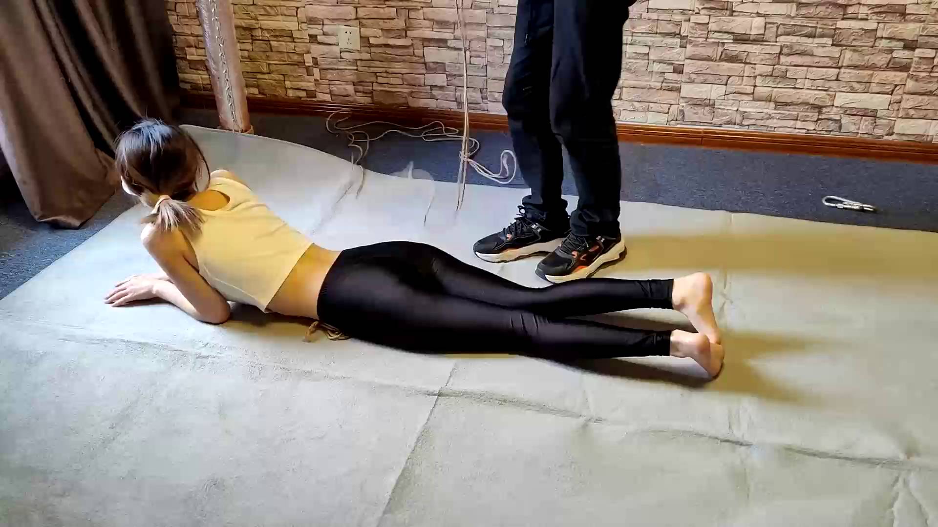 把喵喵绑到全身颤抖