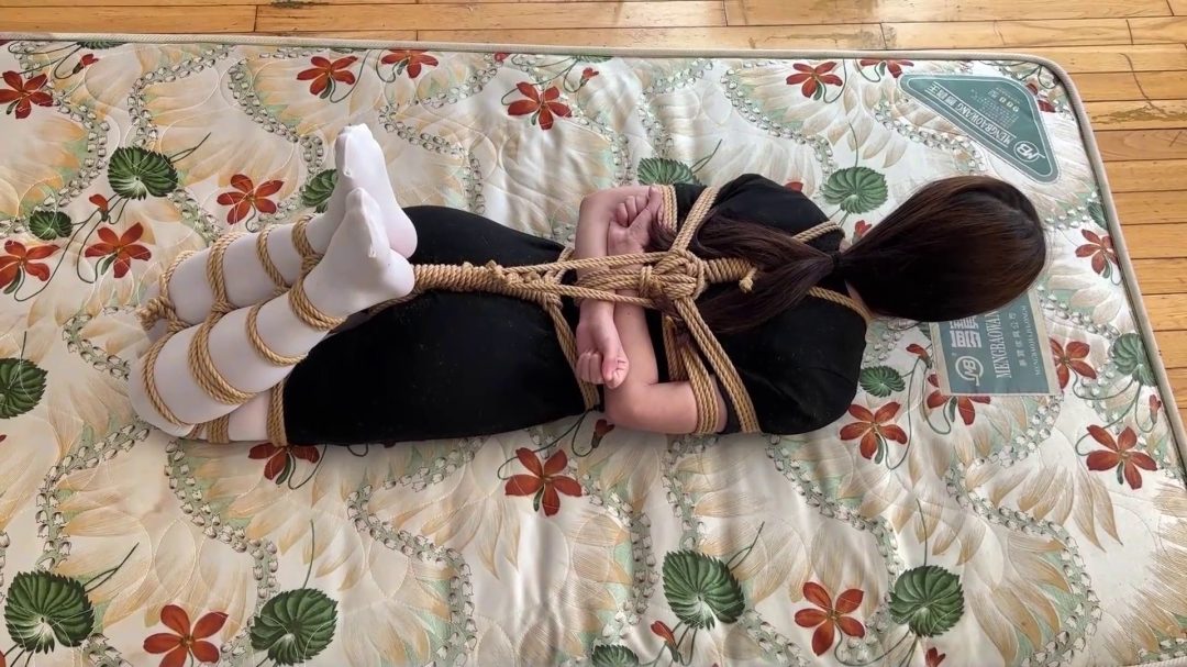 小婉妹子白丝蛇缚驷马展示-7