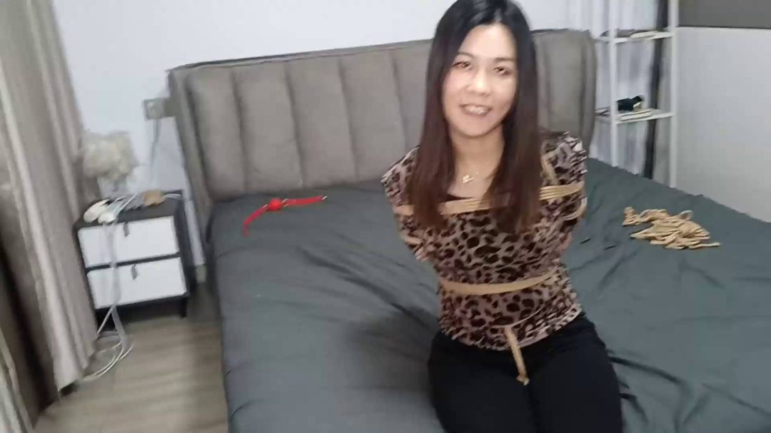 单身少妇含笑的勇敢挑战第二季，驷马放置挣扎-1