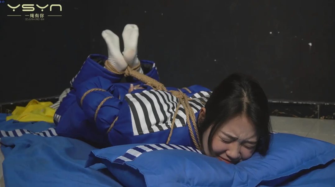 【雪域女死囚】被包养的女经理因伤人入监审讯惩罚判决临刑前模拟捆绑驷马后雪地五花大绑-14