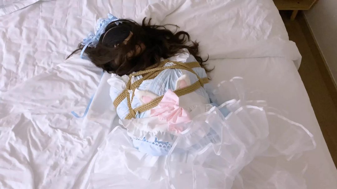 【嗷大喵】-《吃鱼的喵》-特别篇4K-lo娘小蛋糕被k9人形犬爬行,项圈链子,马具口球,直臂,挂勃踮脚吊缚,真空乳夹,放置,日式紧缚,胸缚口球, 折磨等等-13