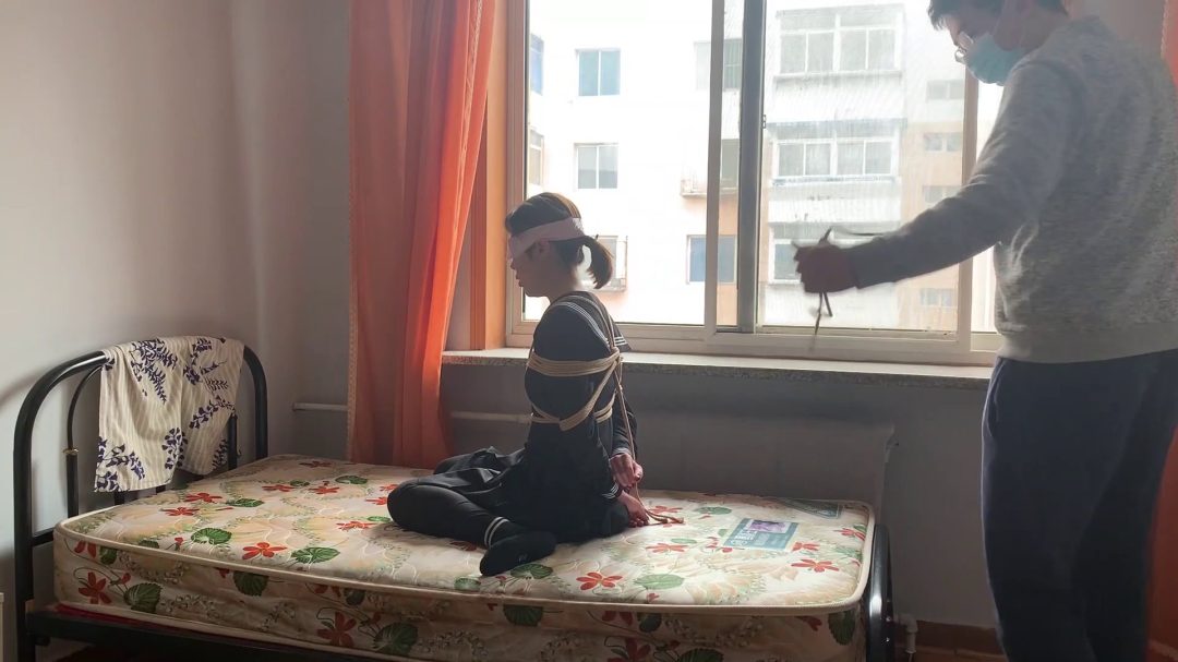 莹莹 马具口球 连头驷马强制抬头 挣扎口水-2