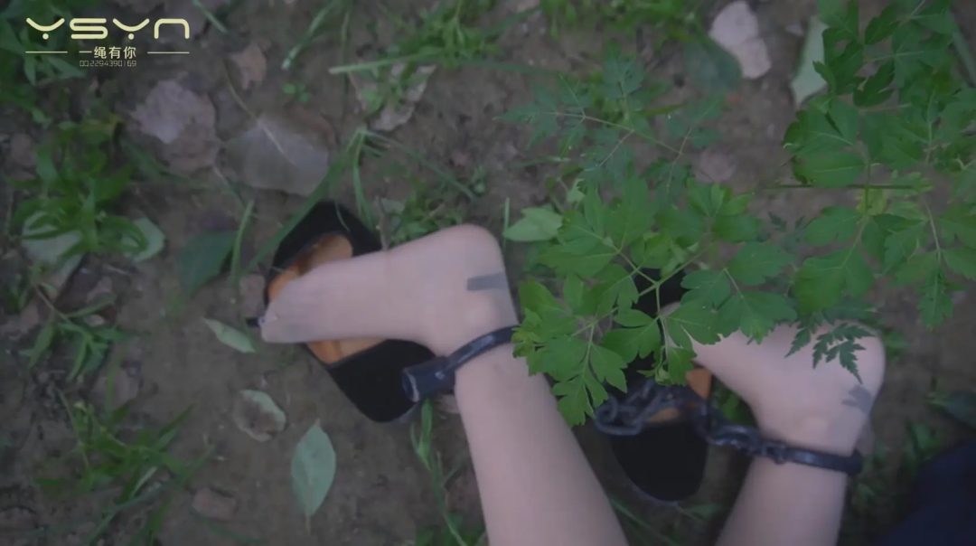 【青春的火焰】五四装女孩被抓刑讯逼供老虎凳打挠蜡烛烧烫脚心驷马紧敷晕死刑场五花大绑枪决-16