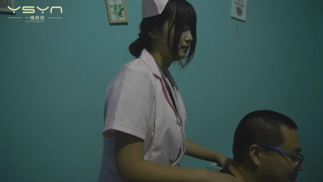 【女医的秘密危机】性感漂亮的女医小雅对好色老头下手被偷窥掌握证据任由宰割玩弄胶带-5