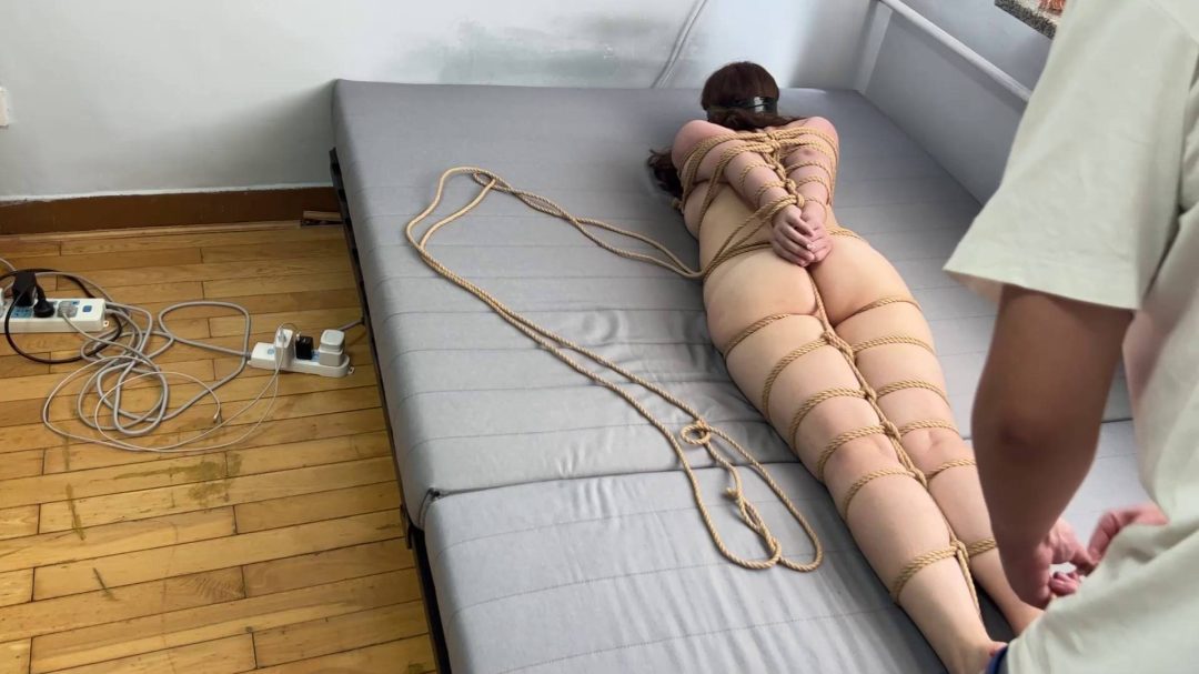 并肘蛇缚驷马妹子，严厉堵嘴，强制耳光sp-5