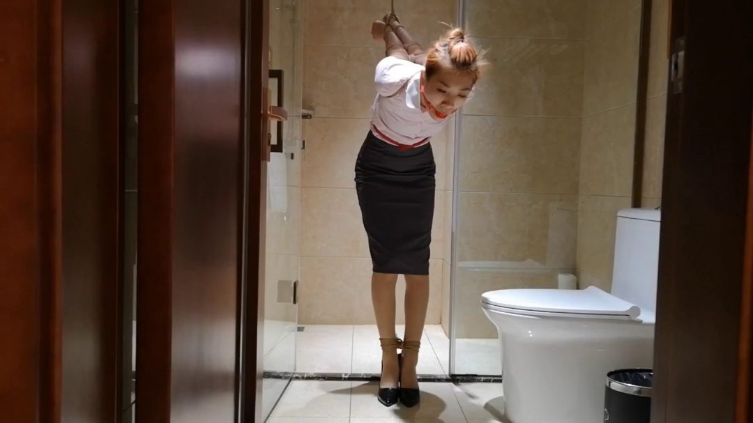 诺米 直臂的白领-5