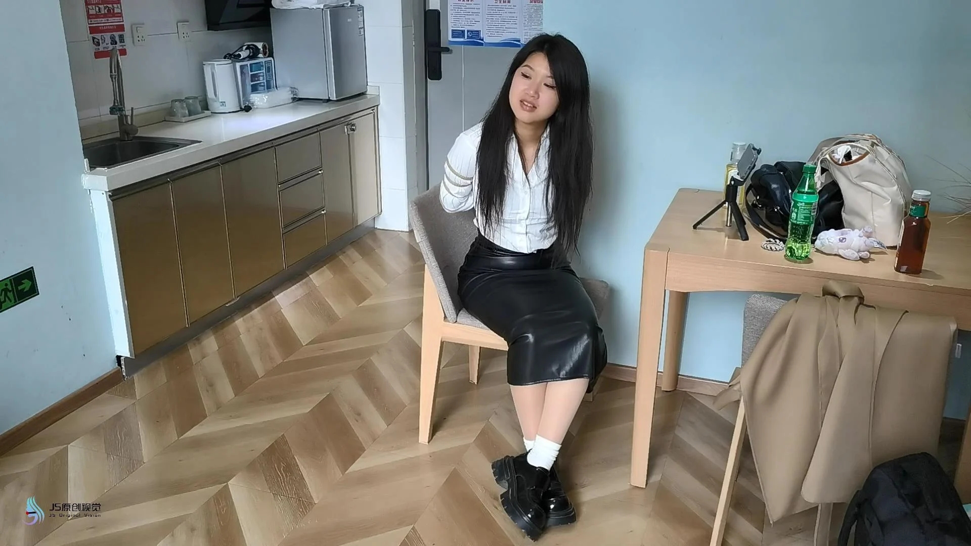 9894b971bdf24a35a66b87ef6395375f