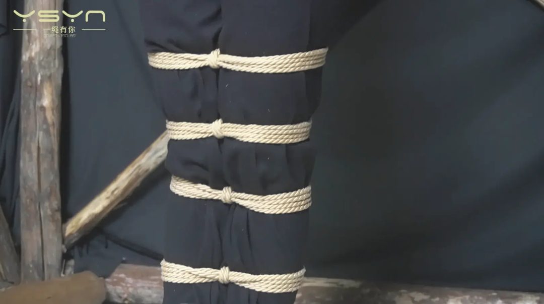 【神秘的消失】漂亮的大眼睛女孩被捂晕装麻袋转晕要吐直臂未果五花团缚龟甲敷-9