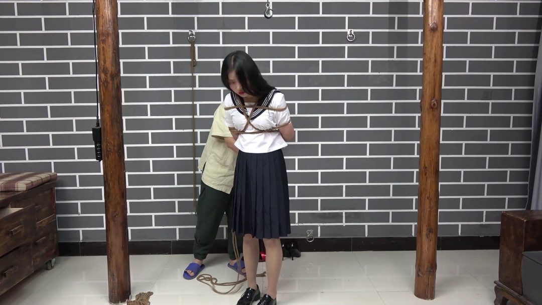 985女大学生绳模之路-4