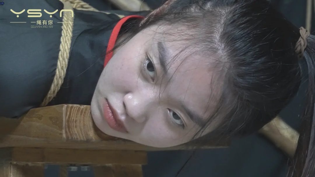 【侠女风华】女捕快押送犯人故意逃脱被问责惩罚戴上木伽打板子骑木马五花驷马鞭打挠脚心压杠子绞刑-6