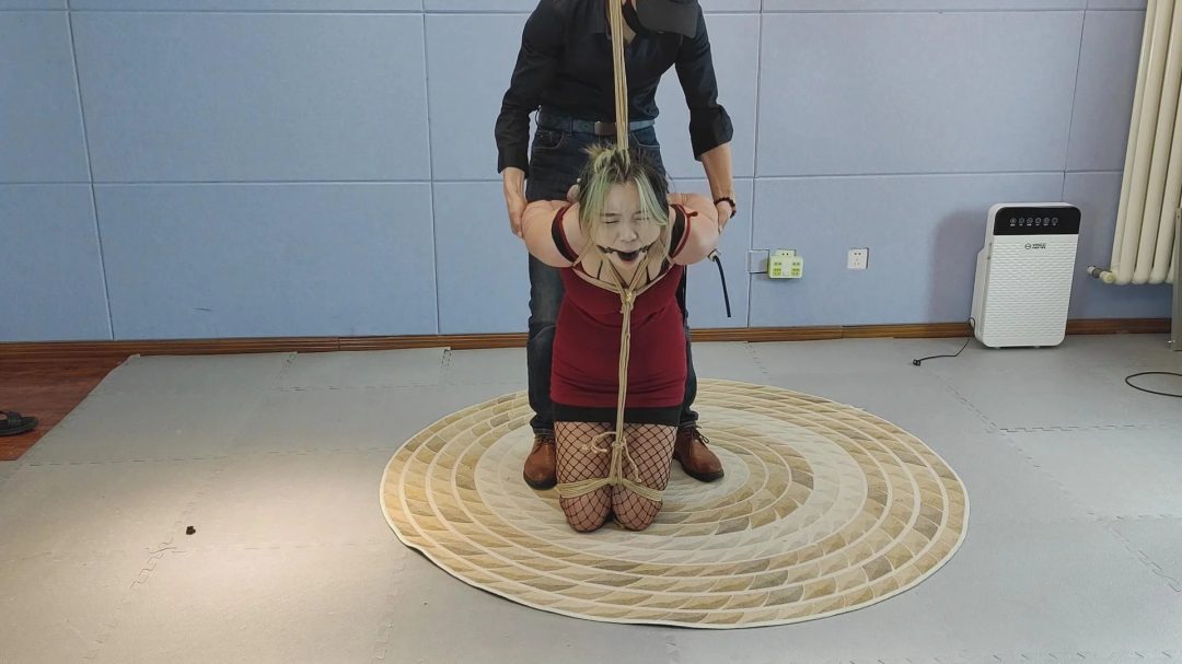 定拍：雯雯五花跪缚驷马-4