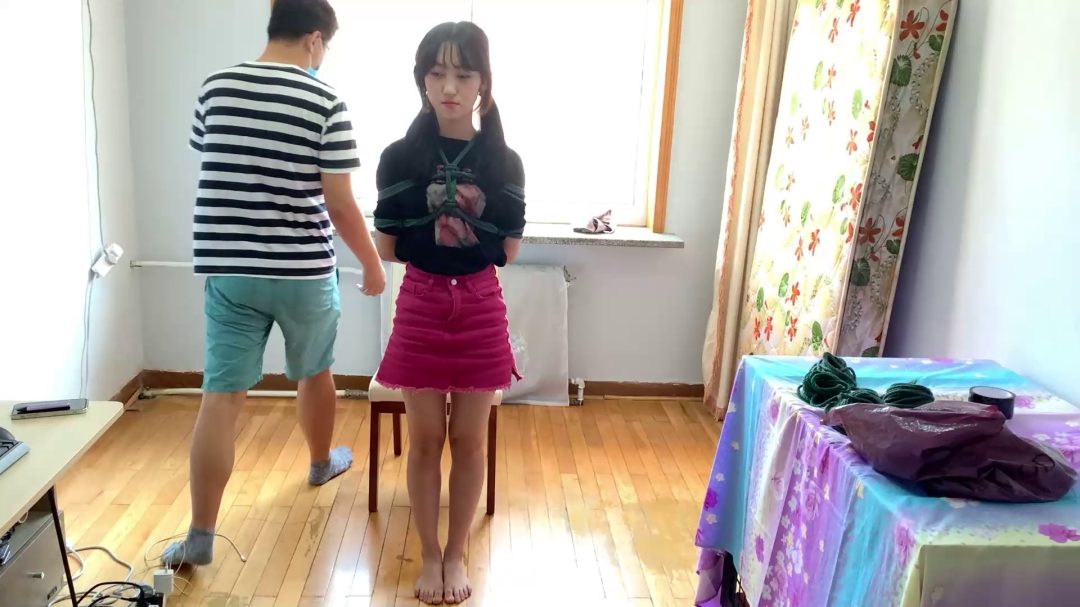 大长腿双美女拘束椅子 驷马坐缚 挣扎tk 口水-1