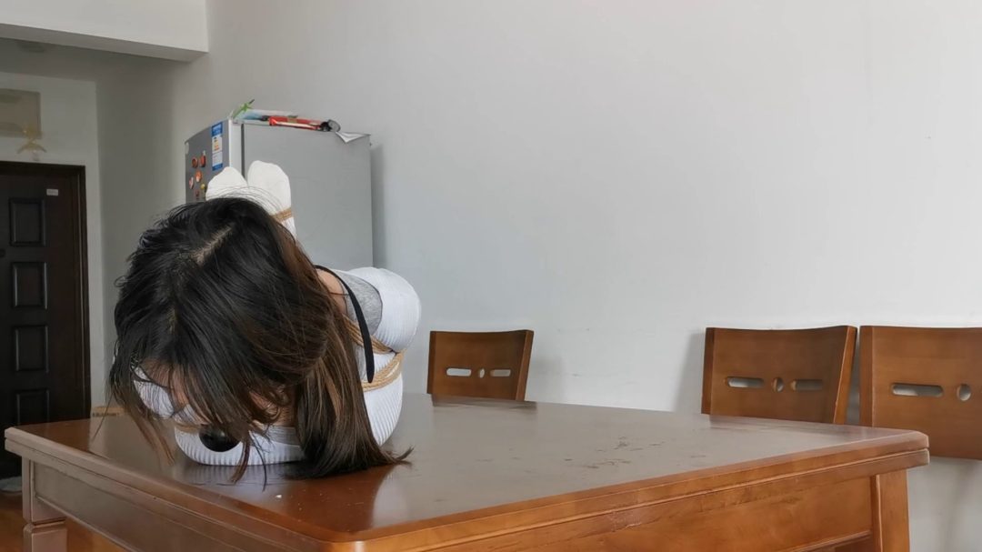 尤涵 超紧驷马口球放置-5