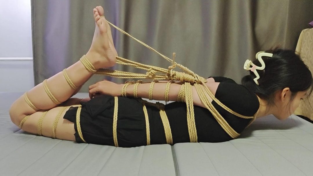 约绑清纯小妹直臂蛇缚超紧驷马裸足勒住脚趾口球堵嘴-10