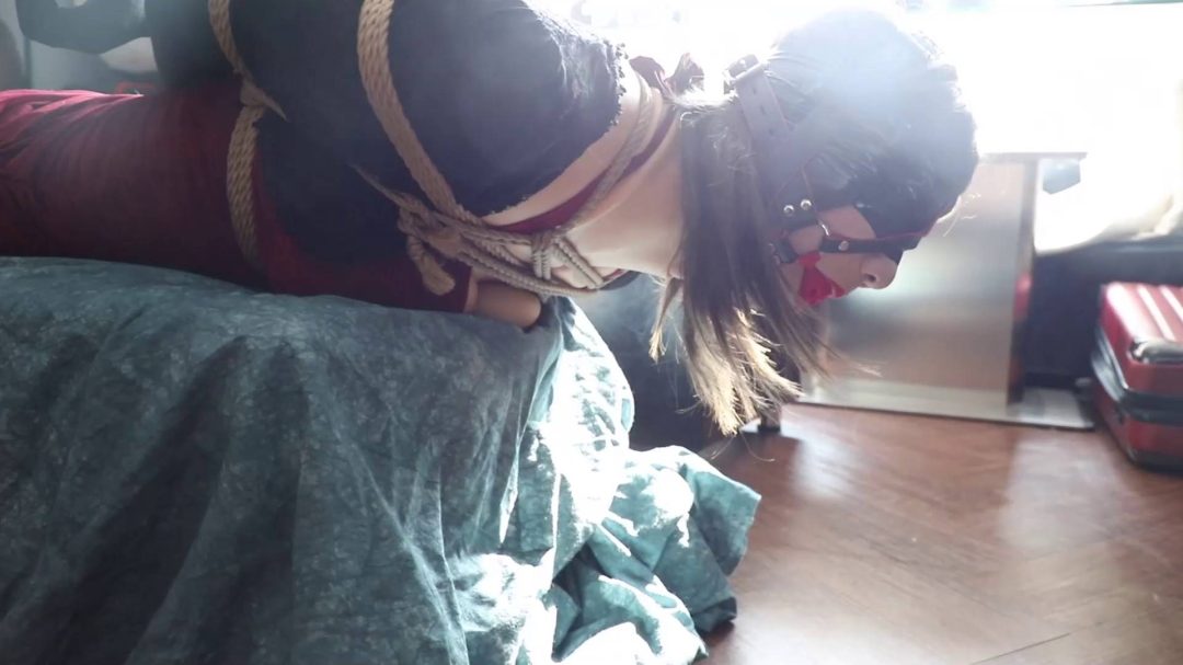 阳光下的驷马肉货！女王大人把潇潇严厉的捆绑起来渐入佳境-1