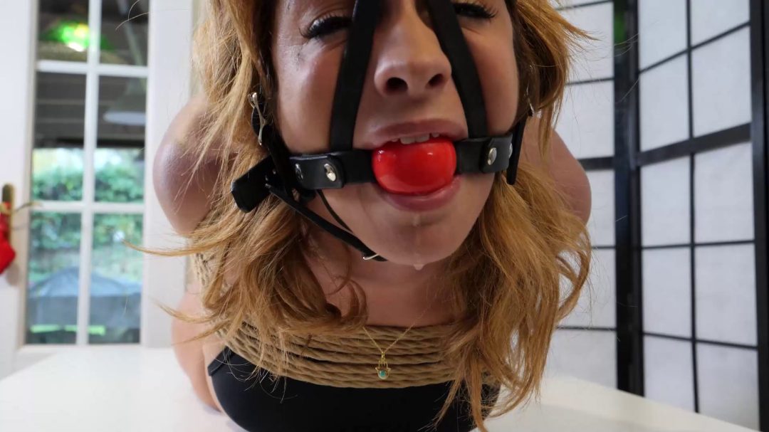 定拍首次和欧美工作室合-直臂驷马紧缚10分钟纯享，脚趾和马具口塞连接，拉伸极限-8