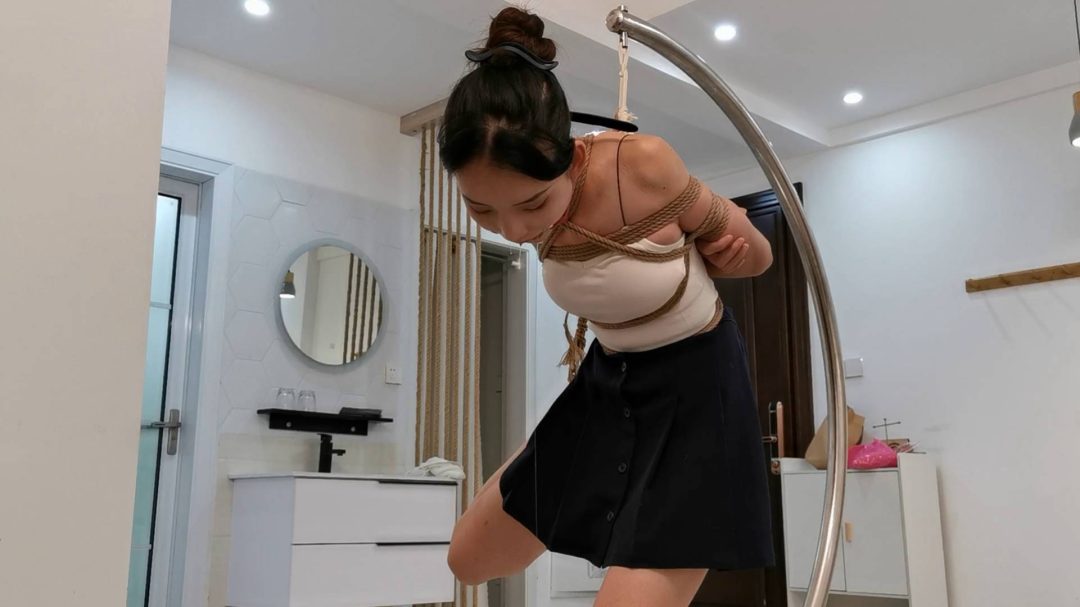 定拍美女果果上半段驷马捆绑口球堵嘴 下半段吊绑接口水-8