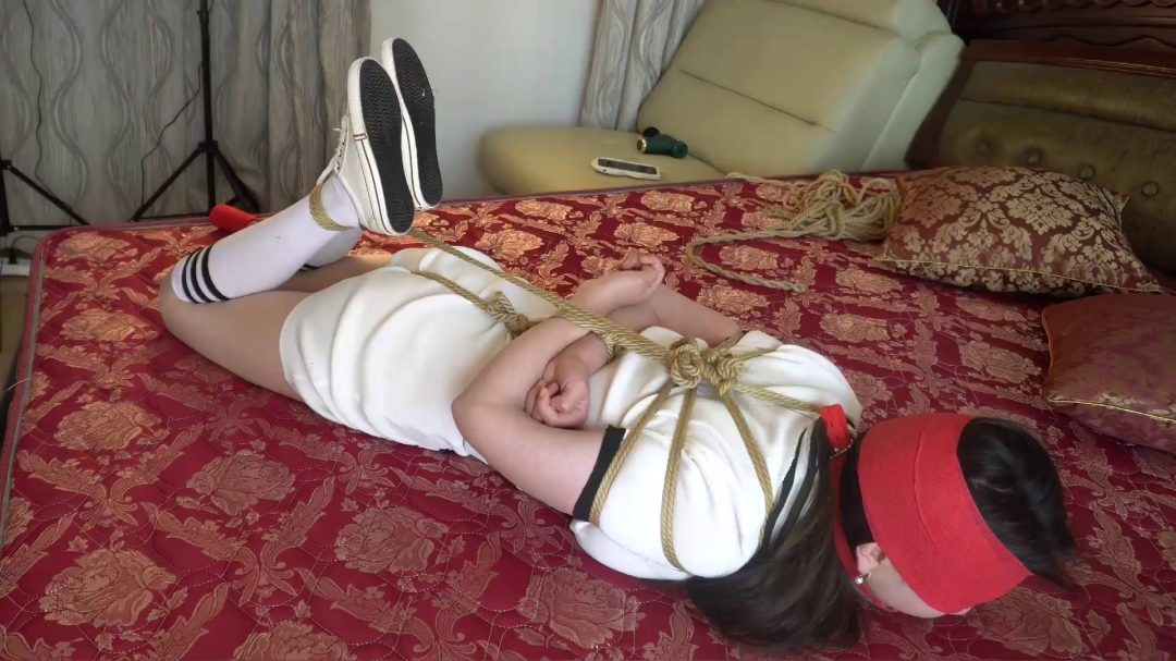 佳宁绑在床上的白色娇娃第二季-3