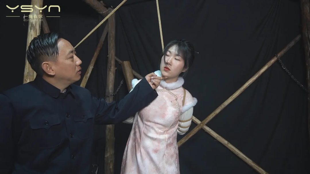 【绞索花开】旗袍女孩吞下发报秘件面对T务各种刑具体罚视死如归牺牲在绳索之下-7